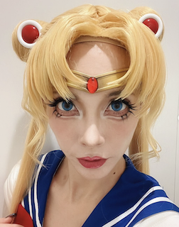 人気女優が”激変” ネット驚愕のコスプレショットが話題に「誰かと思った…」「お仕置きだけですまされない感じ」