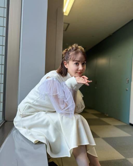 トリンドル玲奈の衣装が可愛すぎる😻 自身のSNSで最新ショットを披露🤍🖤