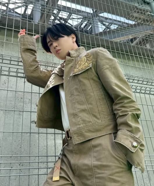 Snow Man・宮舘涼太の見下ろしアングルが最ッ高！「カッコよ」「素敵」と話題に！