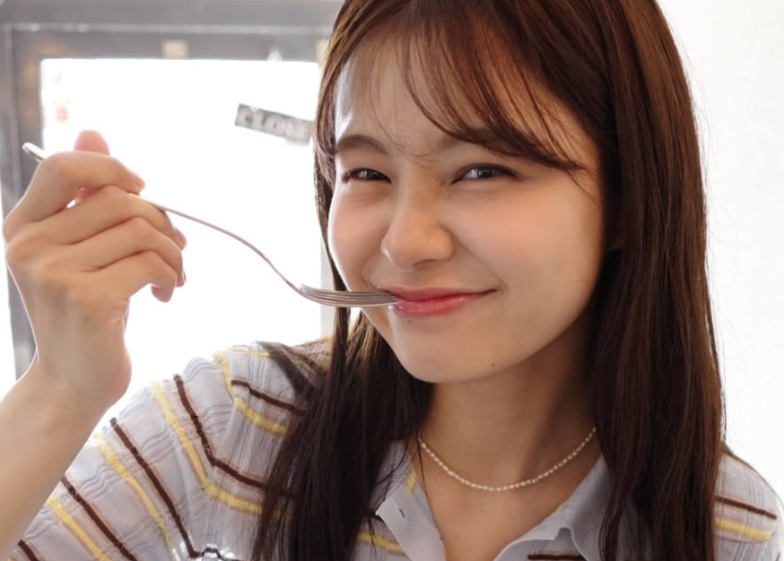 「美人すぎ」本間日陽、カフェ＆街歩きで見せた“大人の夏私服”に絶賛の声