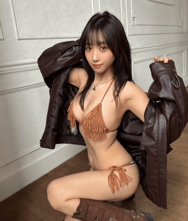 超人気レイヤー・伊織もえ、”悩殺カウガールスタイル”でファンを魅了！「たまらん」とエキサイトする声が続出