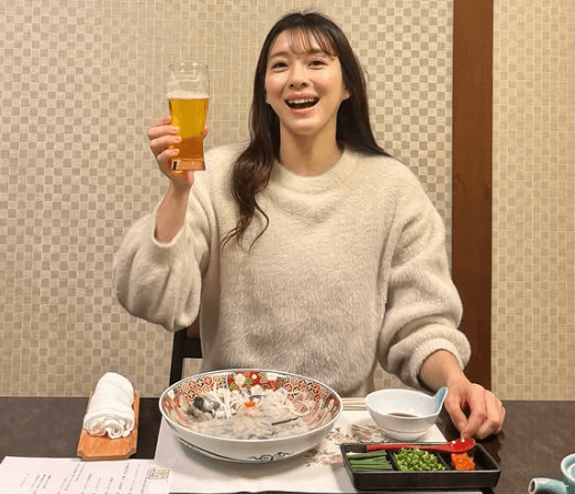 美女スポーツクライマー・大田理裟が迎えた誕生日、豪華グルメに囲まれた”姫・乾杯ショット”にファン、祝福で一斉に集結！