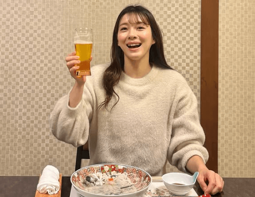 美女スポーツクライマー・大田理裟が迎えた誕生日、豪華グルメに囲まれた”姫・乾杯ショット”にファン、祝福で一斉に集結！