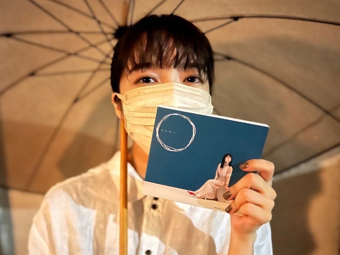 上白石萌音さんがアルバムリリース🎵橋本環奈さんの愛ある投稿に「もねかん最高です💗」