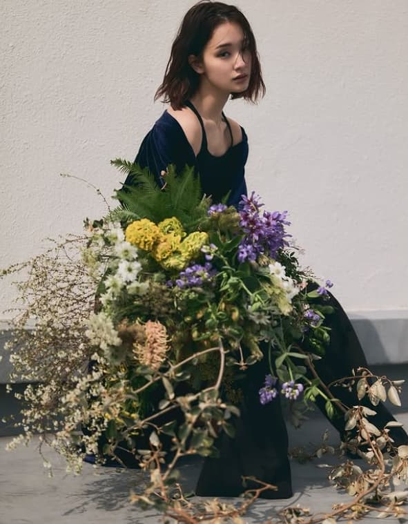 「美しすぎて息をのんだ」剛力彩芽、洗練のブーケショットに称賛の声が止まらない