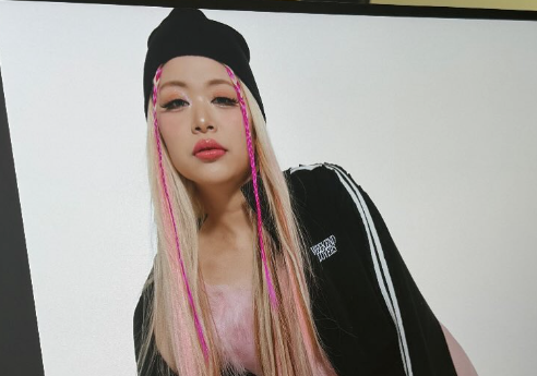 大人気女性お笑い芸人の雰囲気激変ショットに「ギャップありすぎ最強」