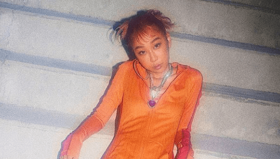 青山テルマが11月のメモリーフォトを公開📸渡辺直美ら豪華メンバーも登場