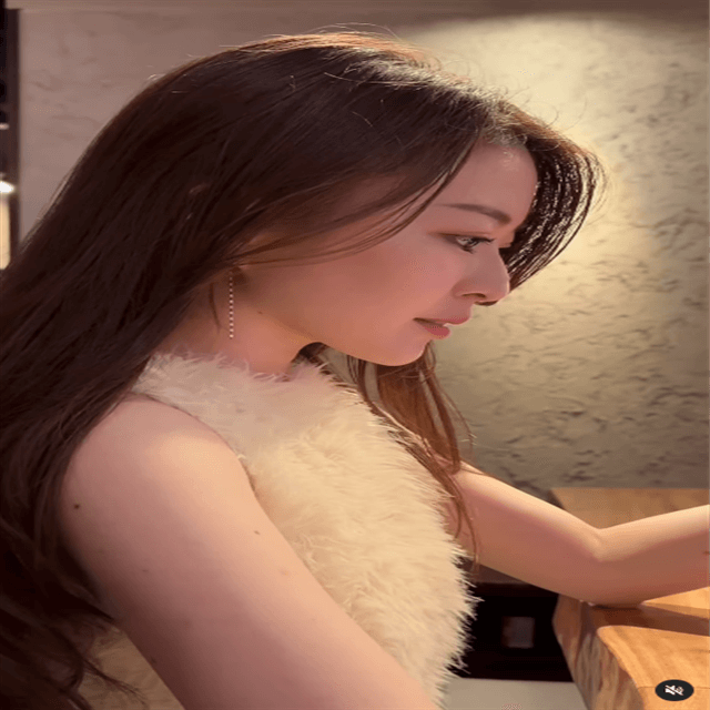 「美女オーラが出すぎ！？」人気モデル「尾﨑真衣」のグルメ堪能ムービーにファン”秒で恋落ち”