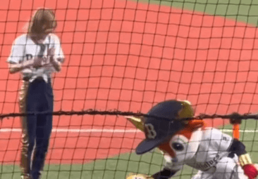 「始まっちゃう…コテン！」美女チアガール、ポンタDAYでアクシデント発生！強力な後ろ盾登場にファン大白熱「心の声、面白すぎる」