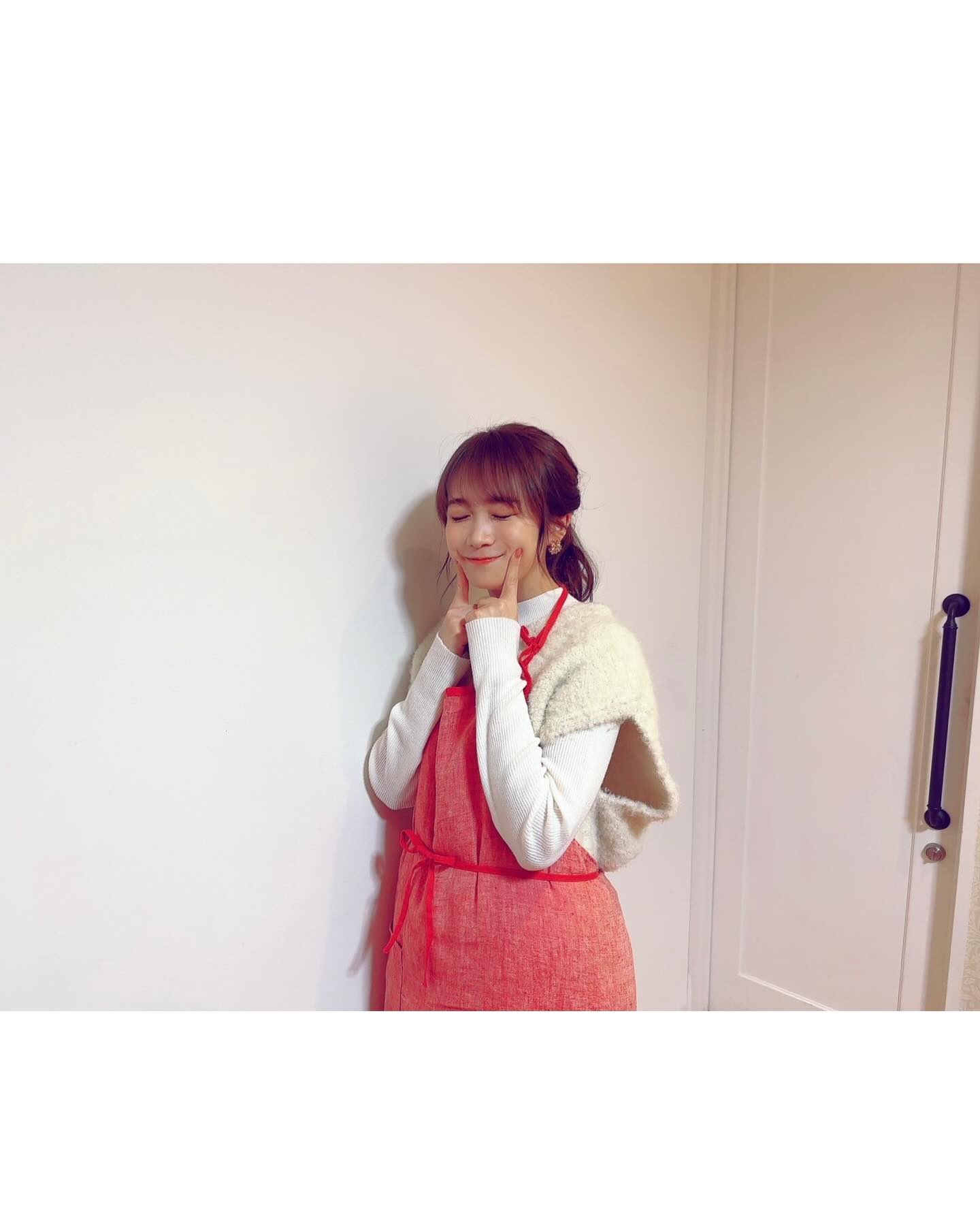 秋元真夏 仕事納めの報告とともに番組衣装の写真を公開📸