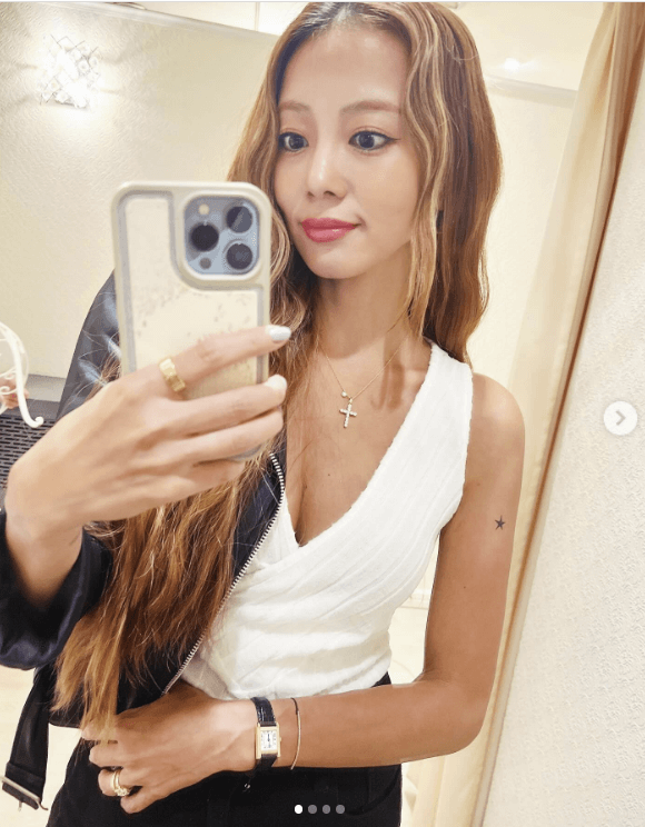 あびる優、10年以上愛用のレザージャケットで秋の装いを披露