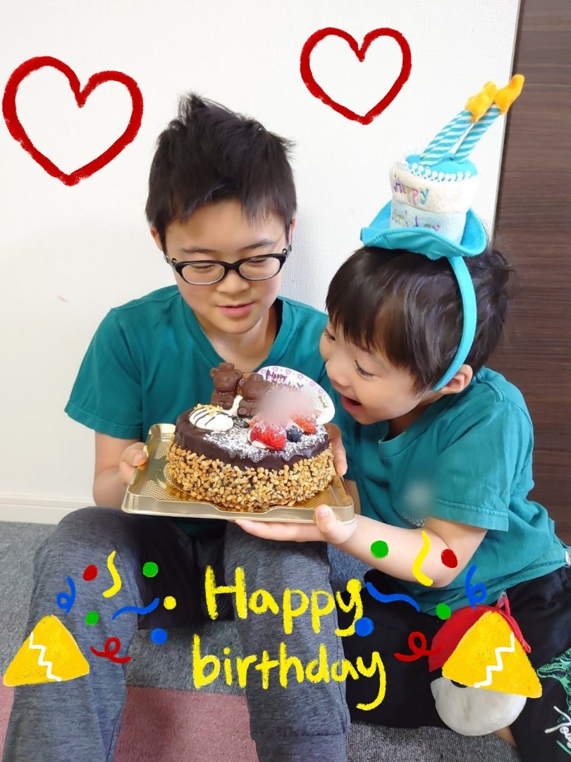 山田花子さんが☀️朝イチ誕生日ケーキ❗️❓子供たちも寝癖つけながら大はしゃぎ😆