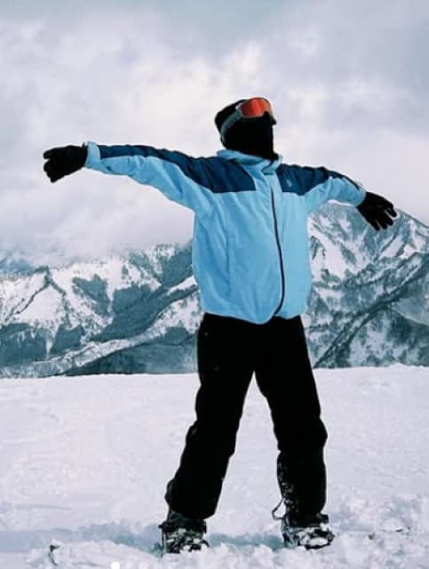 なにわ男子・長尾謙杜 雪山で豪快大の字！自然をその身で一身に浴びる！