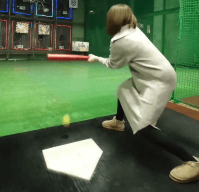 「二度打ちセーフティバント！ 」話題の野球女子、痛恨のミステイクにファンほっこり「色々当たりすぎですね〜！」