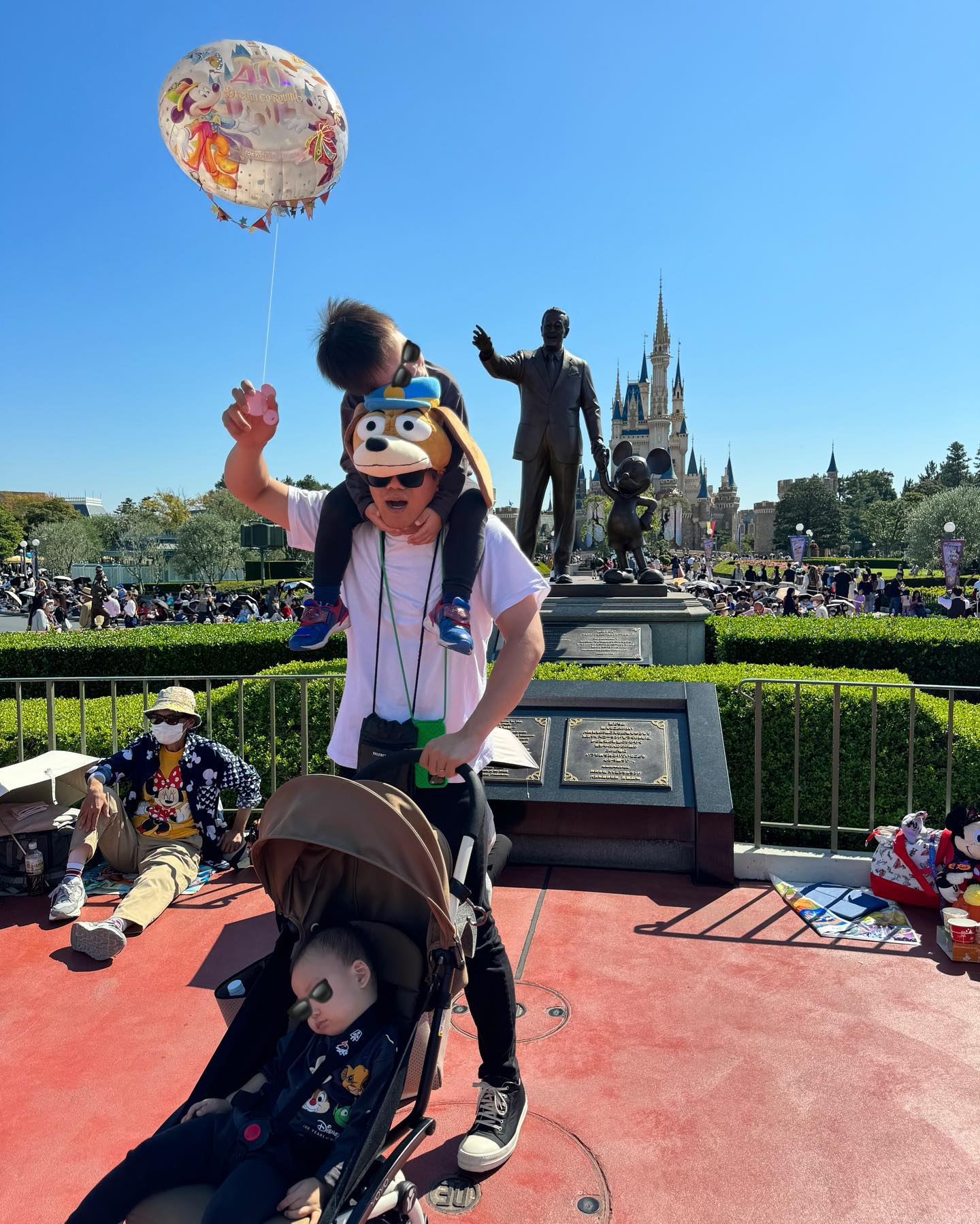 中日・柳裕也、家族と「夢の国」を満喫🏰✨「子どもより楽しそうでかわちい😂」