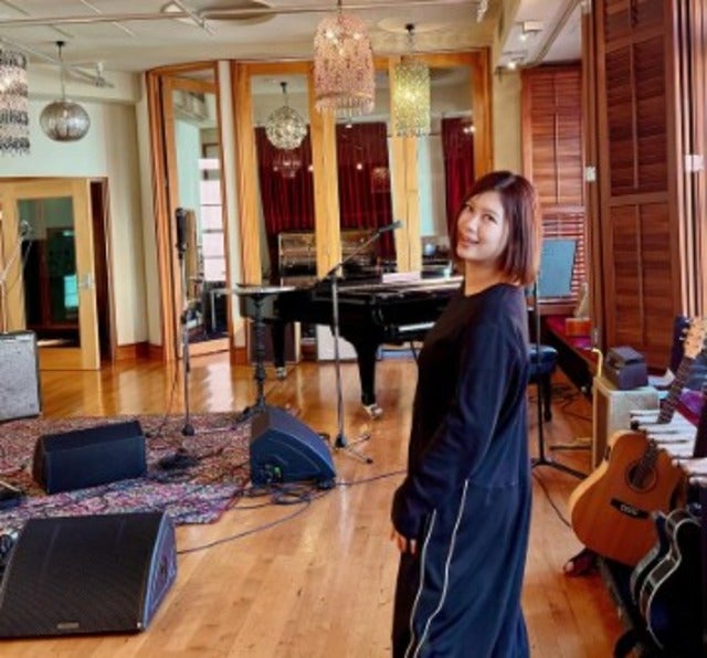 絢香がコーラスレコーディングにオンラインで参加！