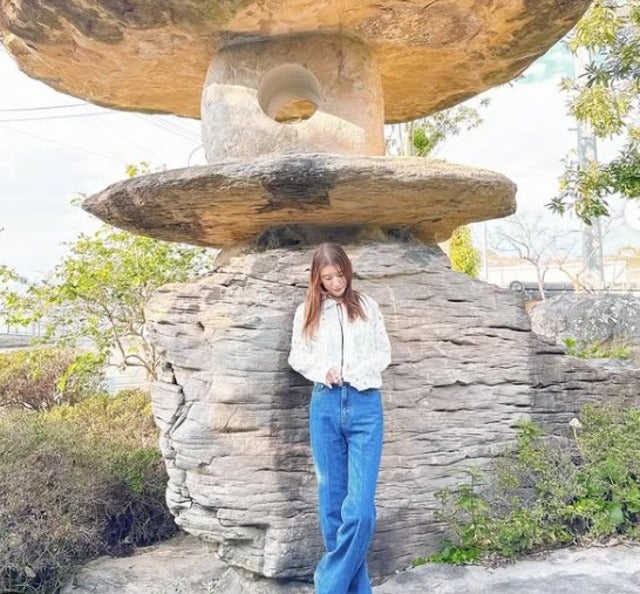 スザンヌが日本一の大きさと言われている灯篭を紹介！