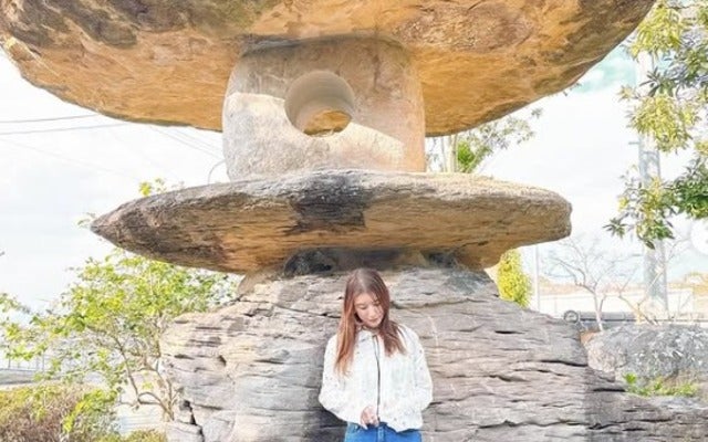 スザンヌが日本一の大きさと言われている灯篭を紹介！