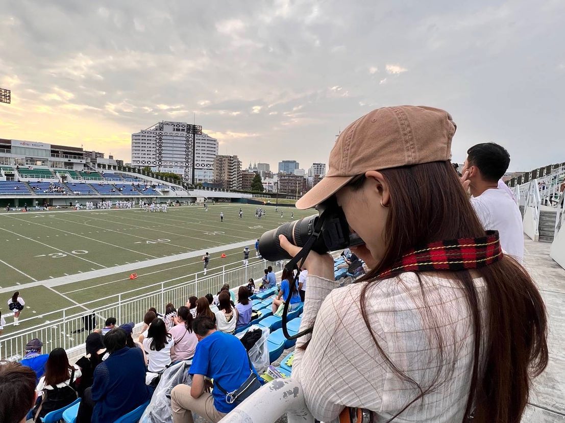 第一子出産の土屋太鳳、アメフト観戦中の姿に驚きの声「産後でもスタイル抜群👏」