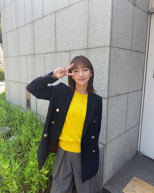 「素敵なチームですねぇ」女優・川栄李奈のドラマオフショットに癒されるファン続出！