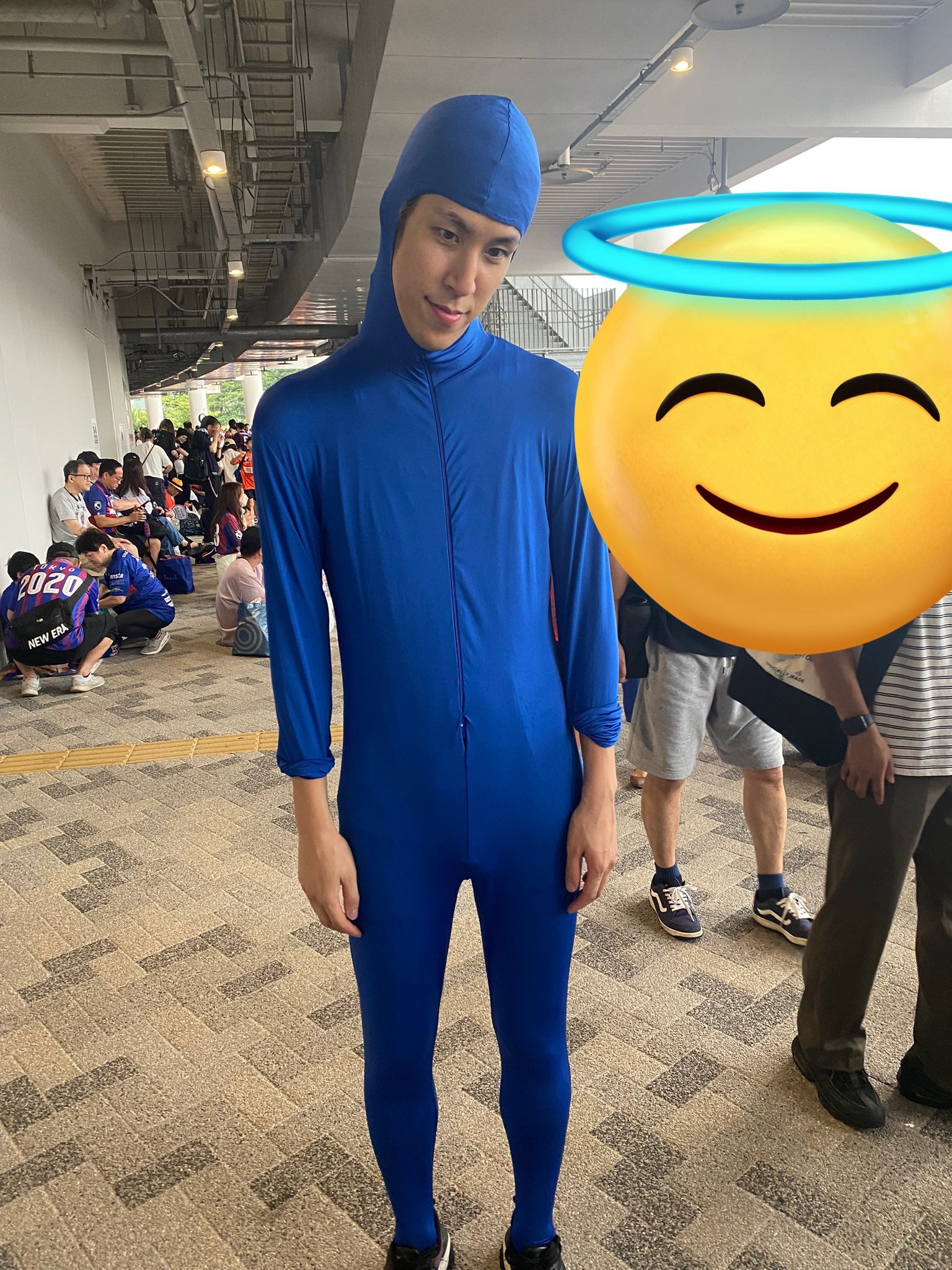 「ユニフォーム忘れてタイツ持参!? 逆じゃない」人気YouTuberがタイツで試合観戦!?