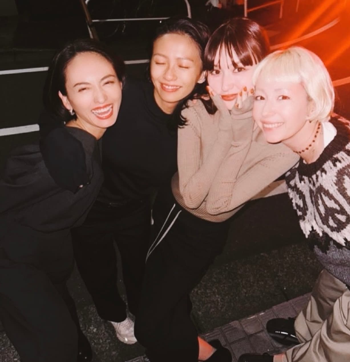 「セブンティーン同窓会」鈴木えみ、榮倉奈々、木村カエラなどとの仲睦まじい豪華ショットにファン歓喜！