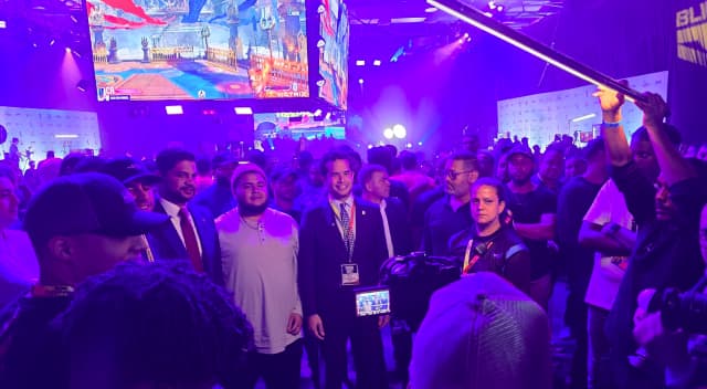 「扱いが完全にドミニカの英雄」プロゲーマー・マゴがドミニカ大会での海外選手を激写