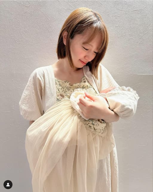 紺野あさ美がセレモニードレスを披露