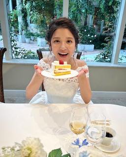 美人女優 ウェディングドレス姿にファン歓喜 「結婚⁉︎」「やば、可愛すぎてニヤケる」の声