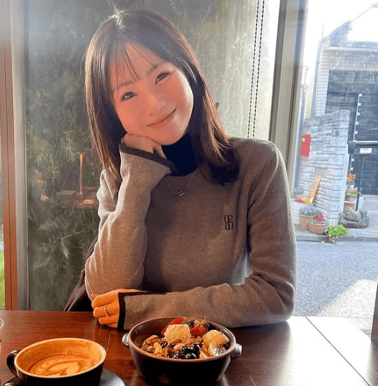 「多分…5秒みつめたら失神する」元プロテニス美女子・牛島里咲、”お見つめ・ショット”の究極美にファン硬直する！