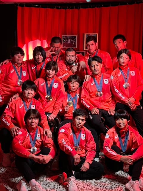 「イカしてる？」柔道団体のポートレートが絶賛される！