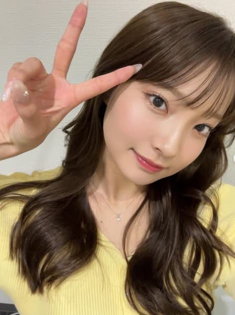 「きいろにあうー？」里仲菜月が黄色のコーデ披露にファン反応！