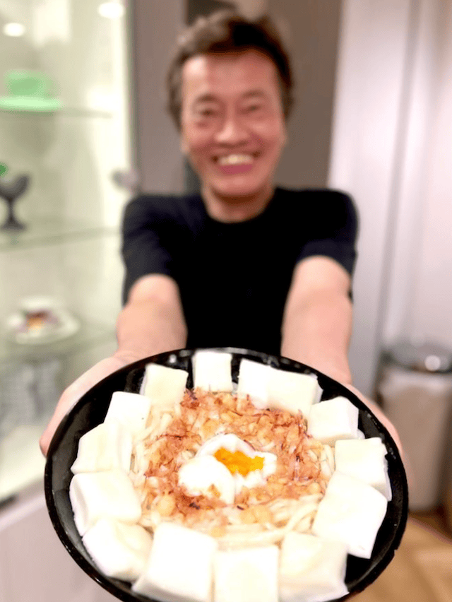 「What’s this？！！！」遠藤憲一、満面の笑みで自身の料理を公開