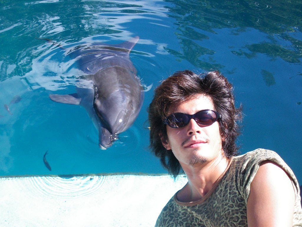 伊藤英明さんが20年前の写真を公開「毛量すごい」「ワイルド」の声