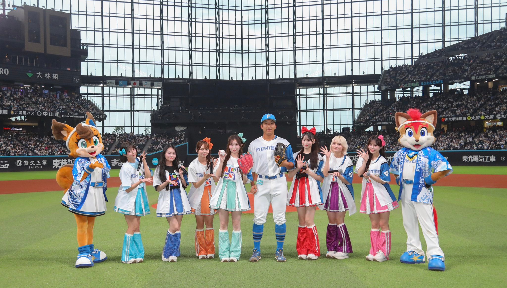 CANDY TUNE、エスコンでファイターズ戦を応援！始球式＆『倍倍FIGHT!』披露