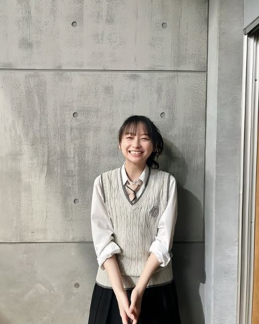 話題のドラマ『御上先生』出演の影山優佳、”現役余裕!?”なJK制服ショットが可愛すぎる！