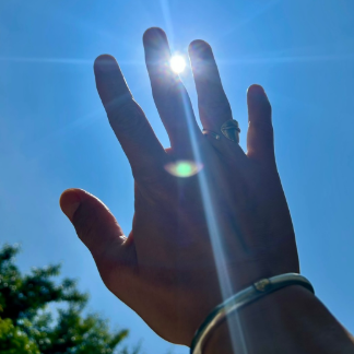 「陽射しに負けないエネルギーを」木村拓哉、空に手をかざす1枚にファン感動