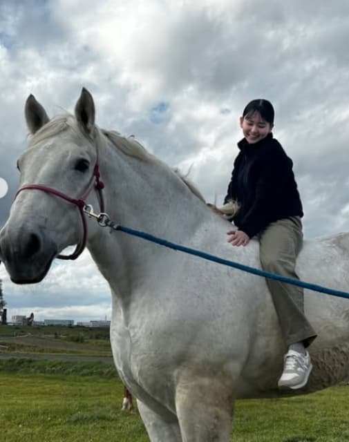 「超絶に可愛い杏奈ちゃん」女優・山田杏奈が乗馬を体験している様子を披露！