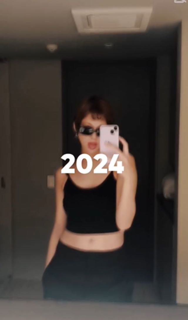 美し過ぎて思わず見惚れる！モデル・西内まりやが1年を振り返る