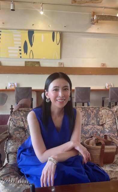 雛形あきこ お気に入りのカフェで一休み！「チェアや雰囲気素敵ですね」