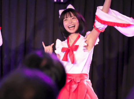 「おいお前…こっち見ろっ！」人気コスプレイヤーのアイドル・スイッチオン！乙女ステージに釘付け「ええ、見ますとも！」