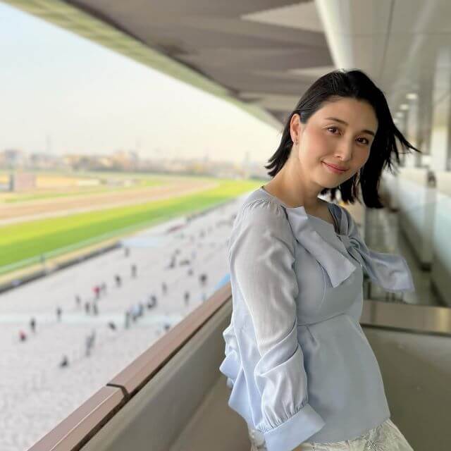 橋本マナミ、阪神大賞典で感じた3000mのドラマと4歳馬たちの熱い走り