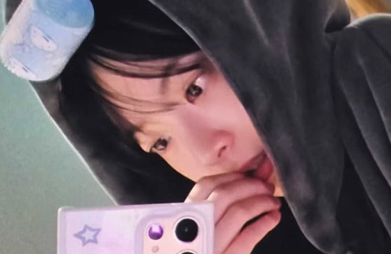 「激レアすぎる」LE SSERAFIM・ウンチェ、“すっぴん風”ショット公開