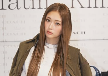 ゆうちゃみがスタイルの良さ引き立つシンプルコーデを披露