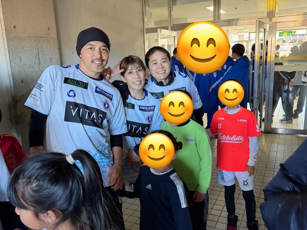 豪華レジェンド集結に驚き…吉田沙織、サッカー教室参加ショットが話題