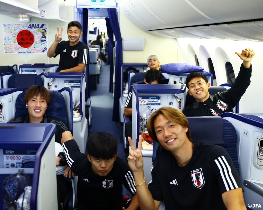「皆んな笑顔で修学旅行みたいな雰囲気」サッカー日本代表がバーレーンへ向け出発！