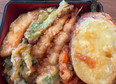 小沢仁志、豪快な天丼ショット公開！「鰻重用の器」にファンも注目