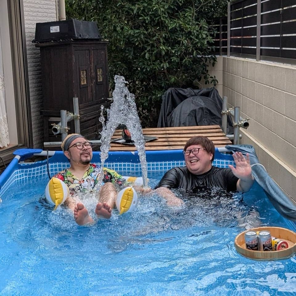 デカキン「無事に夏が終わりました！」プールで夏満喫に反響