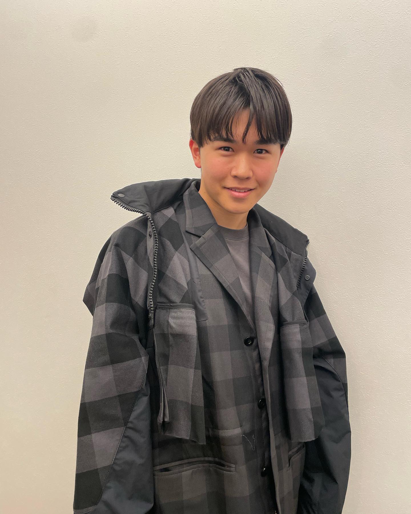 「ちょっと亀梨くんに見えてきた😳✨」鈴木福が亀梨和也のお下がりを着用した写真披露✨