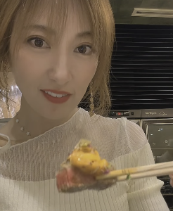 熊田曜子、母と天ぷらコースで贅沢ランチ！「天ぷらの概念が覆った」